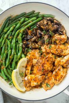 30 Minute One Pan Lemon Chicken Breast - 30 Best Garlic Chicken Recipes That You Never Forget