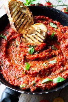 Authentic Italian Tomato Sauce - Quick and Delicious Tomato Recipes