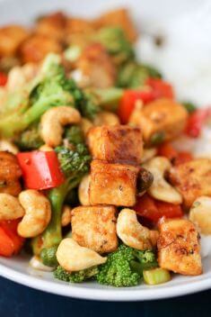 Cashew Veggie Stir Fry with Tofu or Chicken - 30 Of The Best Easy And Delicious Tofu Recipes To Vary Your Daily Meal