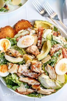Chicken and Avocado Caesar Salad - Chicken Salads: Delicious Dishes To Vary Your Meal