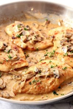 Creamy Mushroom Garlic Chicken - 30 Best Garlic Chicken Recipes That You Never Forget