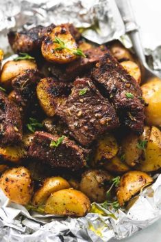 Garlic Steak and Potato Foil Packs - Top Foil Packet Recipes That You Will Love