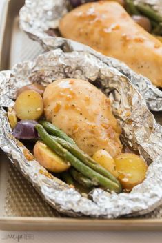 Honey Garlic Chicken Foil Packets - 30 Best Garlic Chicken Recipes That You Never Forget