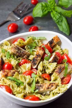 Pesto Pasta with Grilled Chicken - Chicken Salads: Delicious Dishes To Vary Your Meal