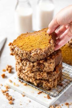 Pumpkin Bread with Streusel Topping and Maple Glaze - Delicious Cakes Made With Pumpkin