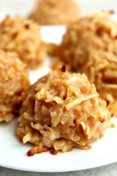 Pumpkin Spice Coconut Macaroon Cookies - Delicious Cakes Made With Pumpkin