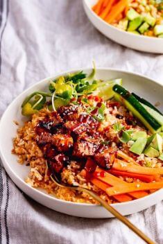 Spicy Rice Bowls with Korean Marinated Tofu - 30 Of The Best Easy And Delicious Tofu Recipes To Vary Your Daily Meal