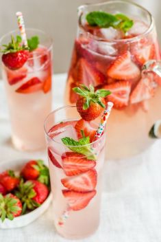 Strawberry Gin Smash - Marvelous Summer Drink Recipes