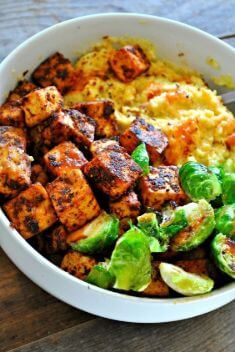 Vegan Blackened Tofu with Cheesy Grits - 30 Of The Best Easy And Delicious Tofu Recipes To Vary Your Daily Meal