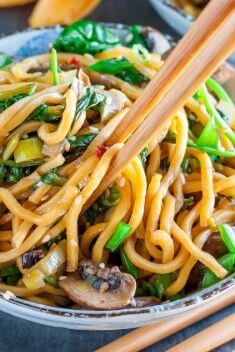 Vegan Noodle Bowls with Spinach and Mushrooms - 30 Of The Best Easy And Delicious Stir-Fry Recipes